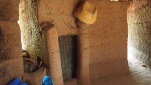 Dentro de la casa impluvium, diola, Casamance