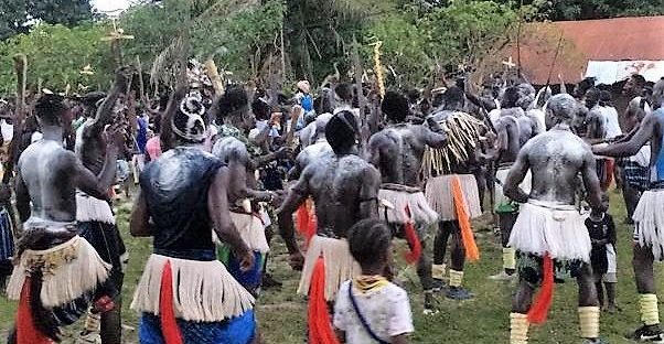 Los guerreros diolas en las fiestas del rey de oussouye