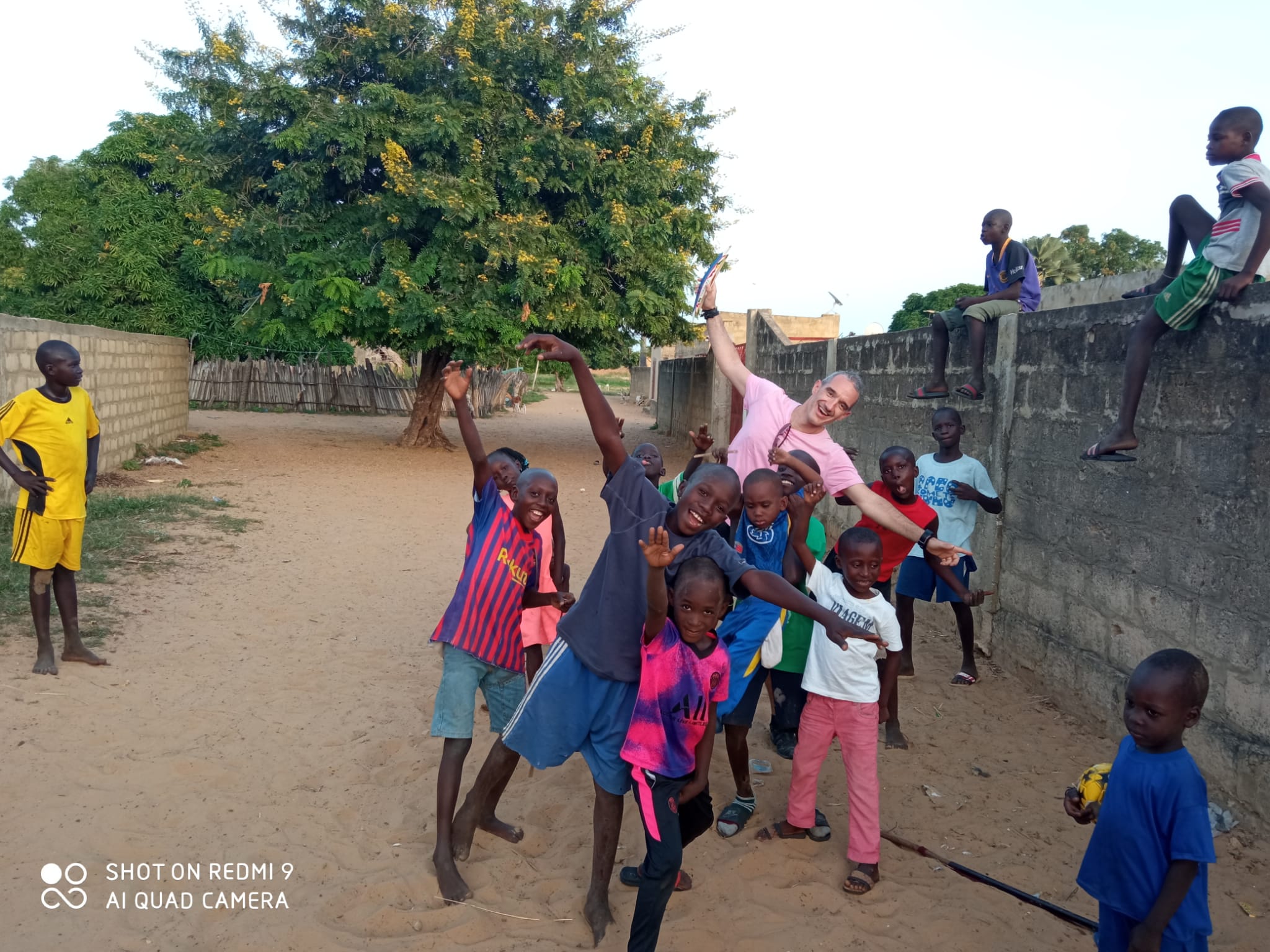 Viajero disfrutrando con los niños