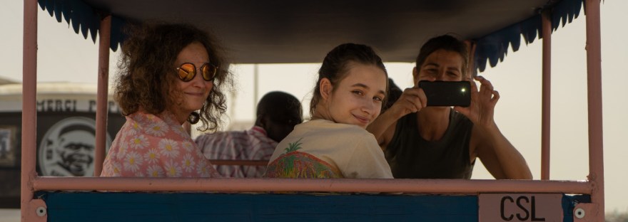 Viajeros en la calesa de caballos