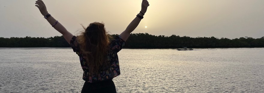 Al atardecer en el Delta del Saloum, rodeados de agua y naturaleza