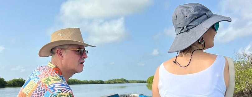 Viajeros en los manglares de Senegal